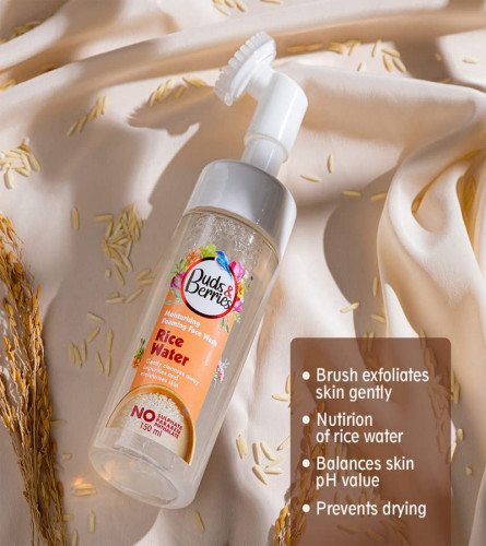 Buds & Berries Moisturizing Rice Water Foaming Face Wash with Soft Silicone Brush