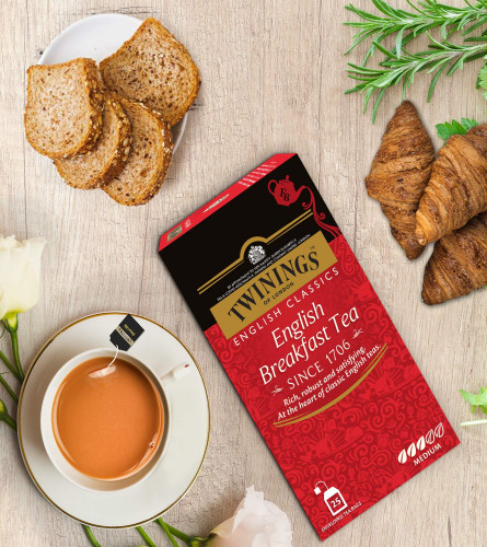 Twinings English Breakfast Tea, 25 Teabags, Premium Black Tea, English Classic Range
